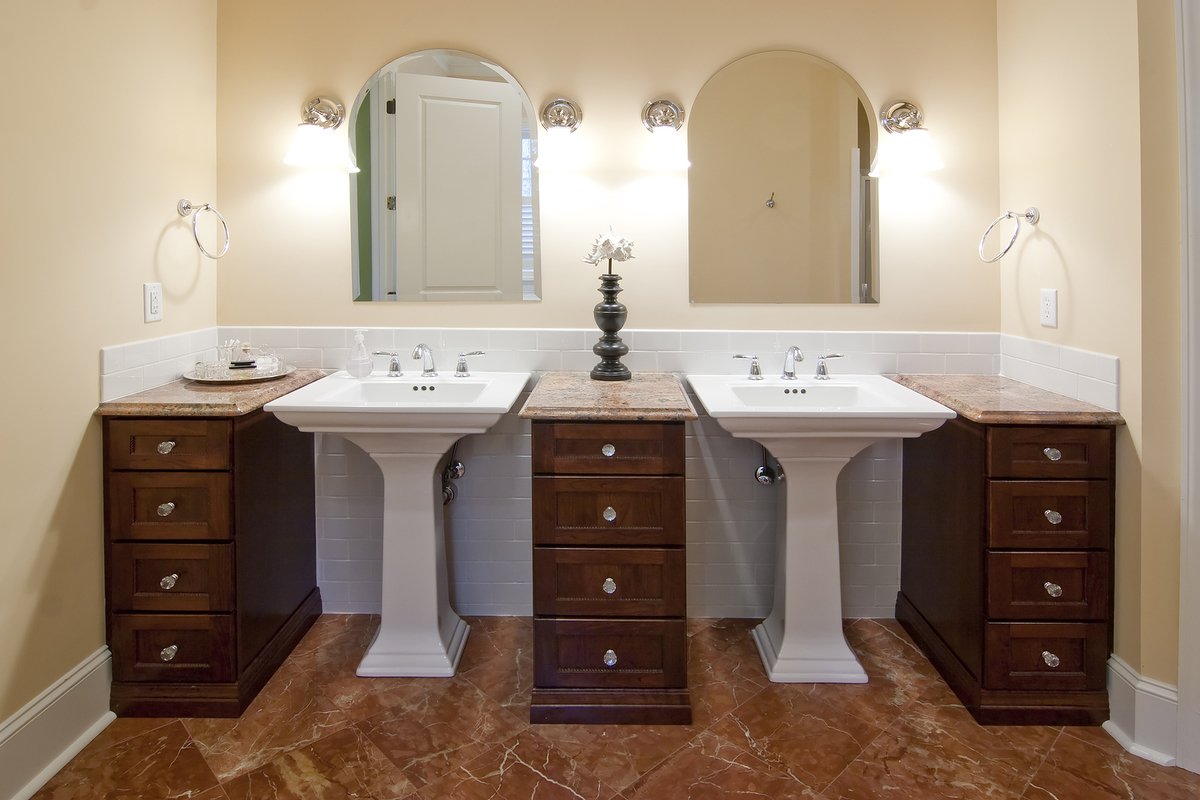 How To Decide On One Or Two Sinks For Your Master Bathroom